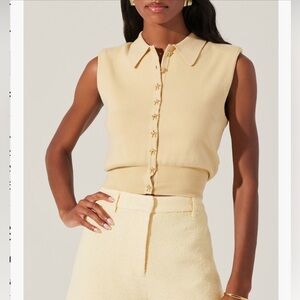 ASTR L NWOT Sleeveless soft yellow sweater with shoulder pads
